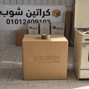 كرتونة فارغة مقاس 60×60×90 سم بجوار بوتاجاز لتوضيح قدرتها على استيعاب أجهزة المطبخ الثقيلة